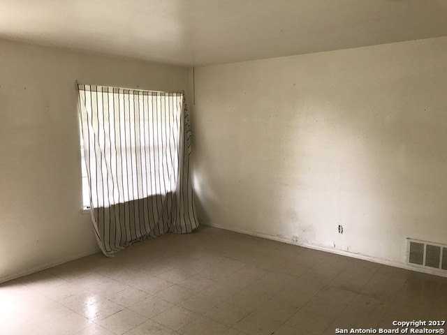 6007 Misty Valley Dr - Photo 4 of 9