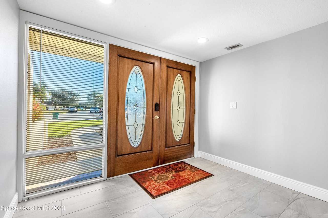 1080 Park Ridge Pl - Photo 4 of 33