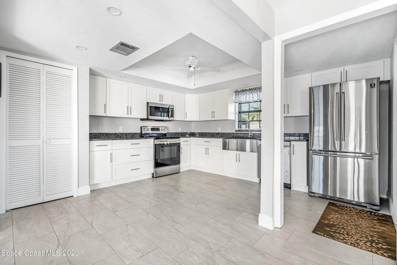 1080 Park Ridge Pl - Photo 7 of 33
