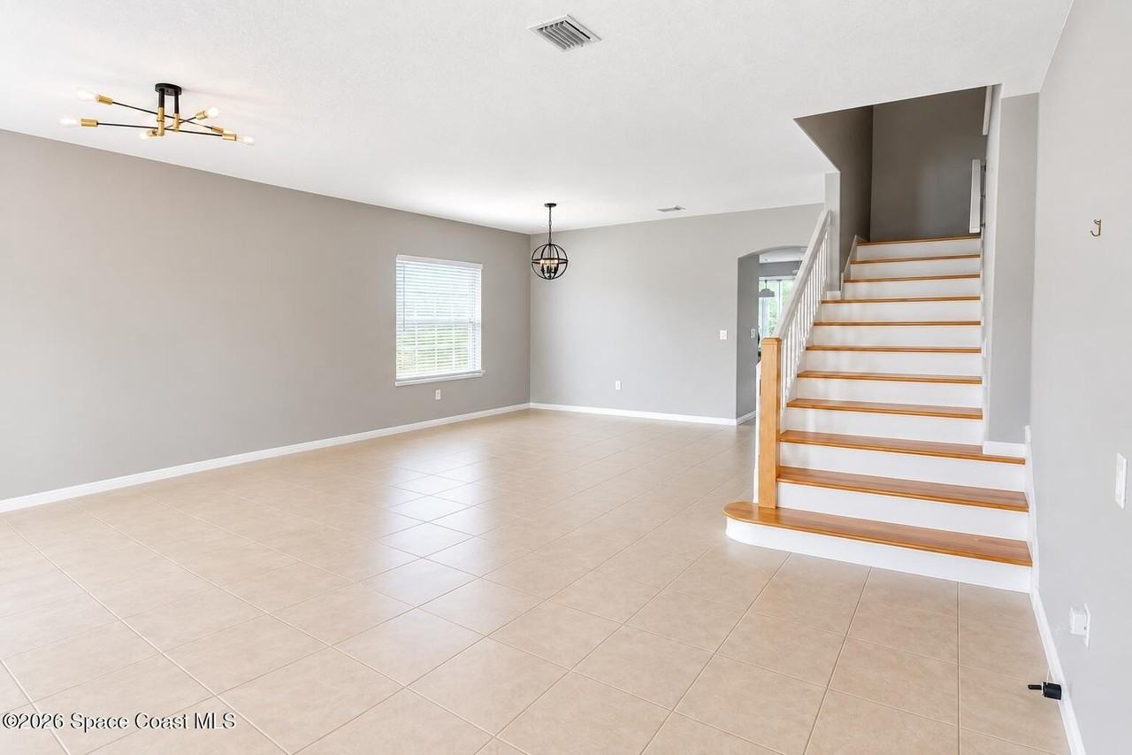 781 Glen Abbey Way - Photo 3 of 33