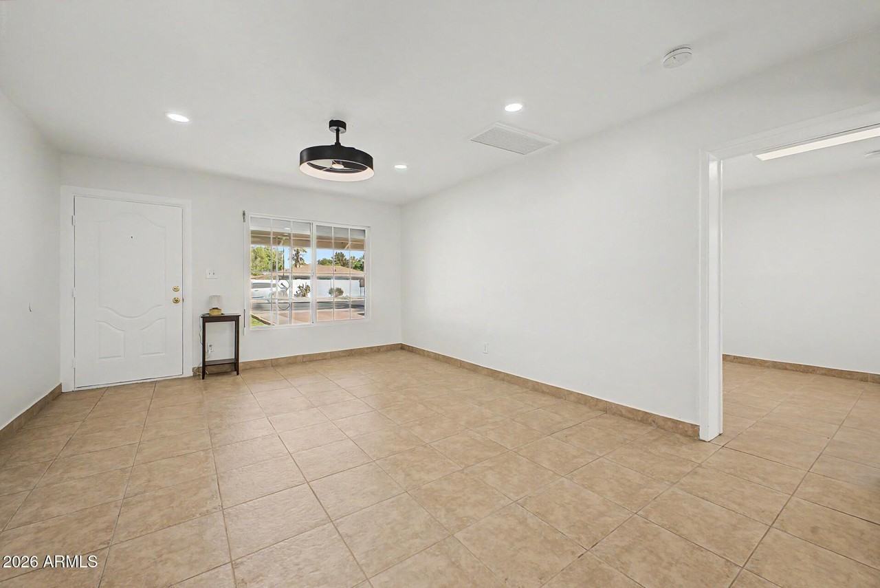 6138 N 15th Ave - Photo 4 of 47