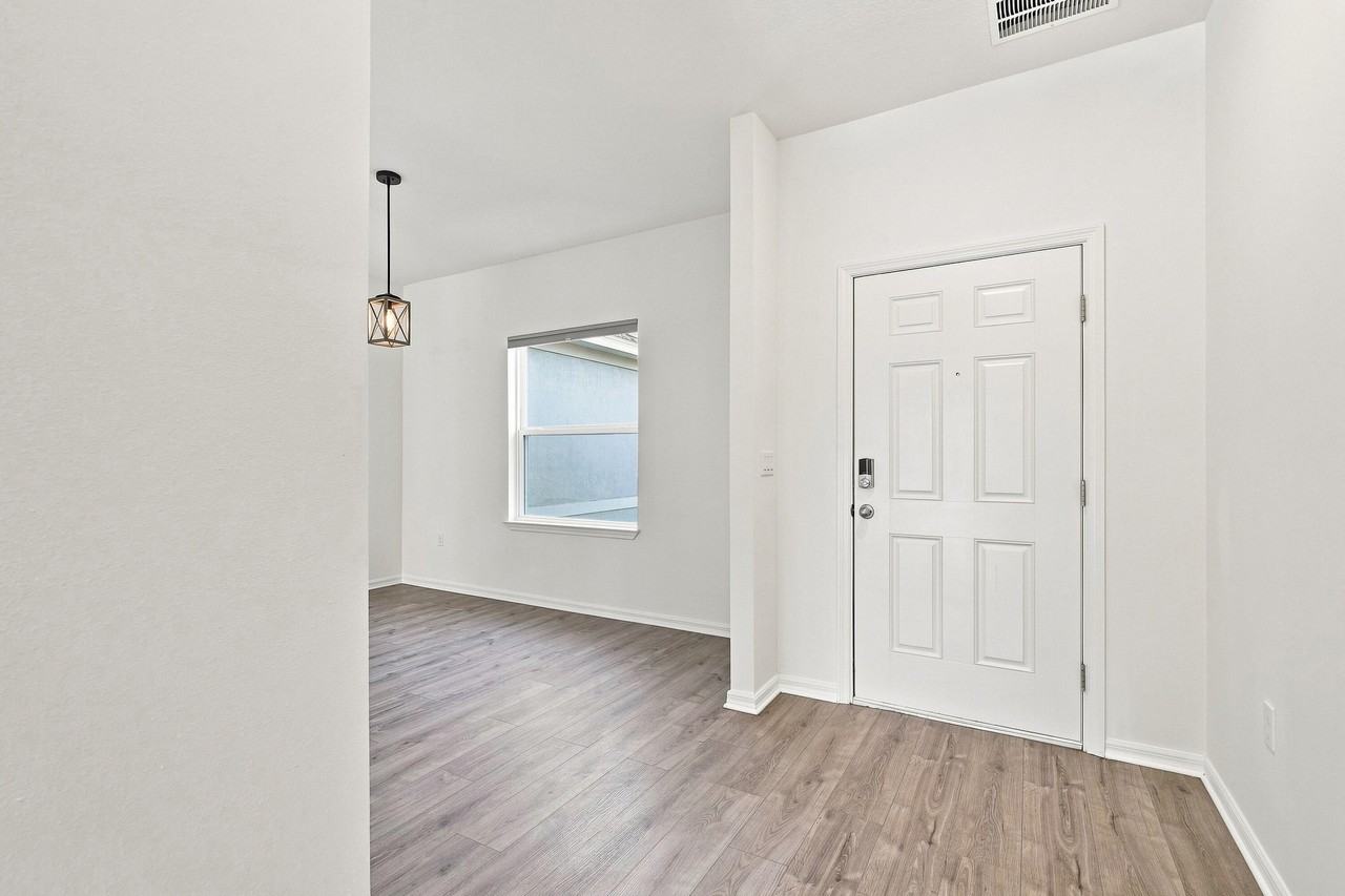 1261 Sw Curry St - Photo 5 of 34