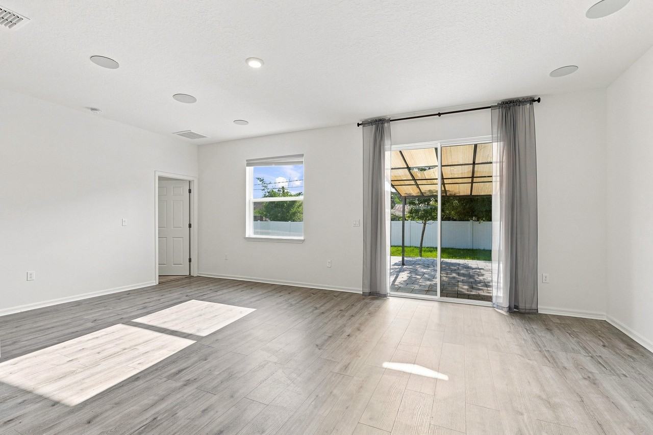 1261 Sw Curry St - Photo 7 of 34