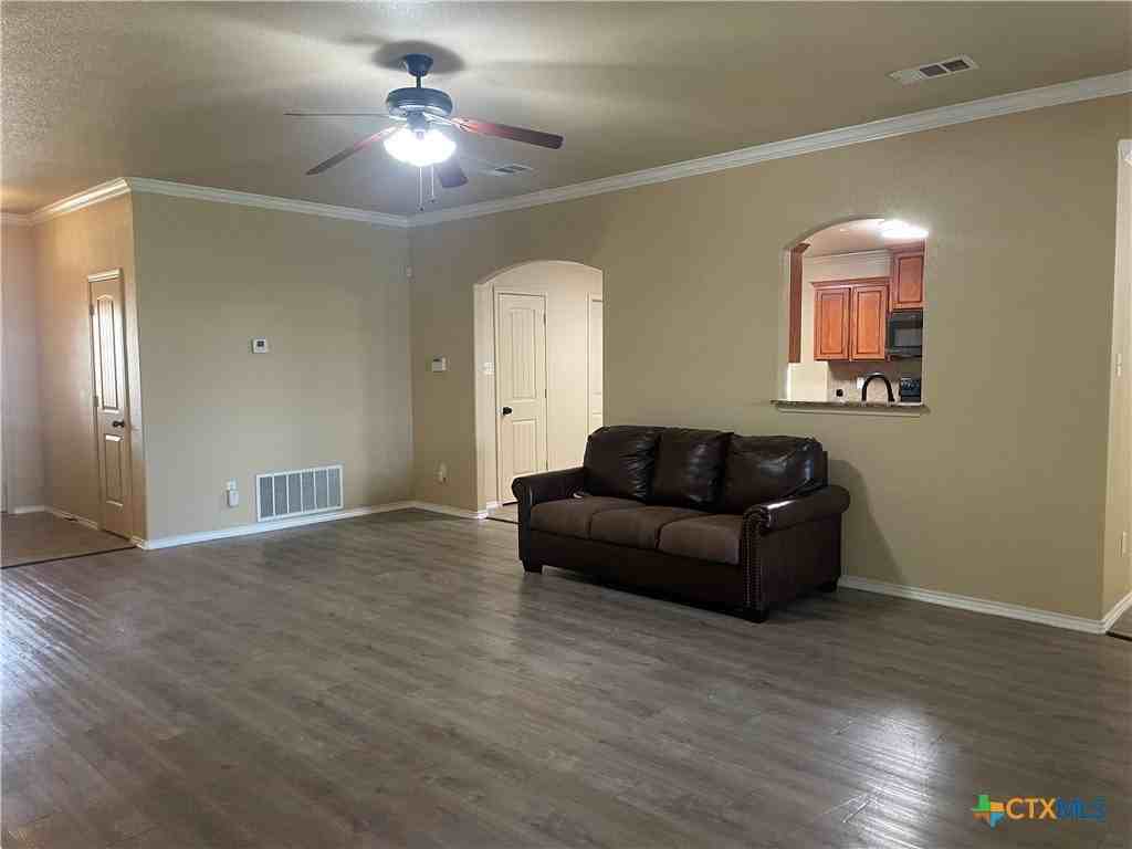 2804 Hector Dr - Photo 2 of 14