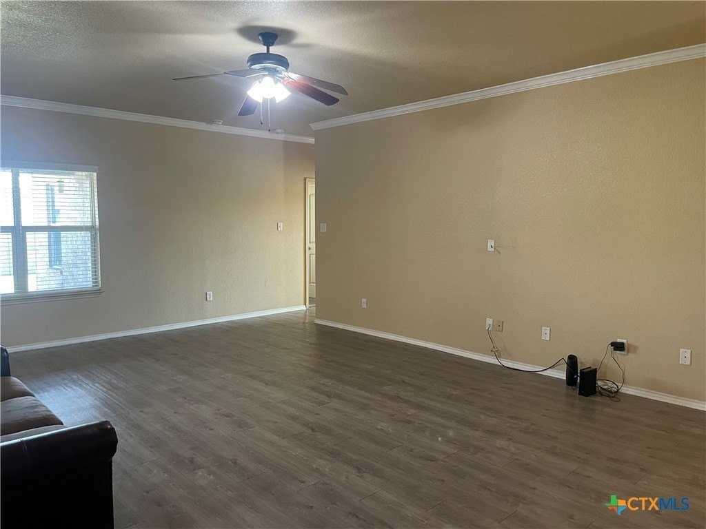 2804 Hector Dr - Photo 3 of 14