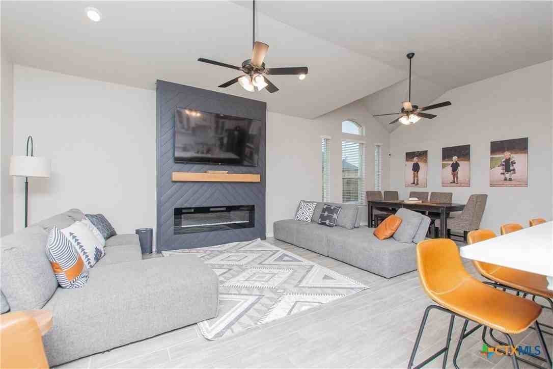 1756 Meadow Crest Dr - Photo 3 of 34