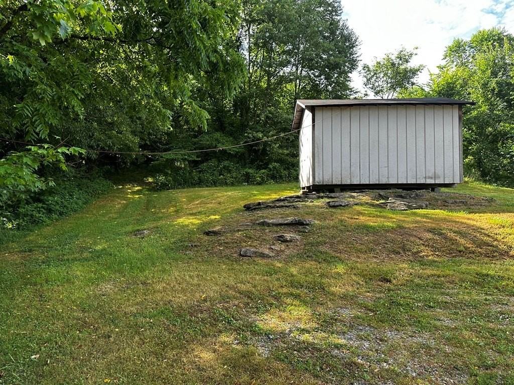 406 Ferguson Ln - Photo 4 of 17
