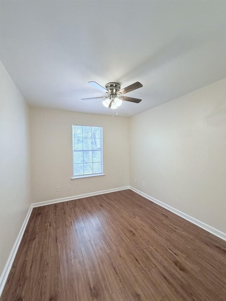 1352 Ocala Rd #B - Photo 4 of 15