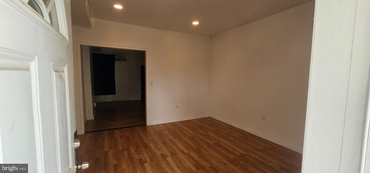 2548 Oswego Ave - Photo 2 of 26