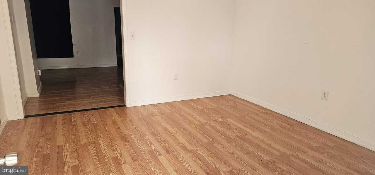 2548 Oswego Ave - Photo 3 of 26