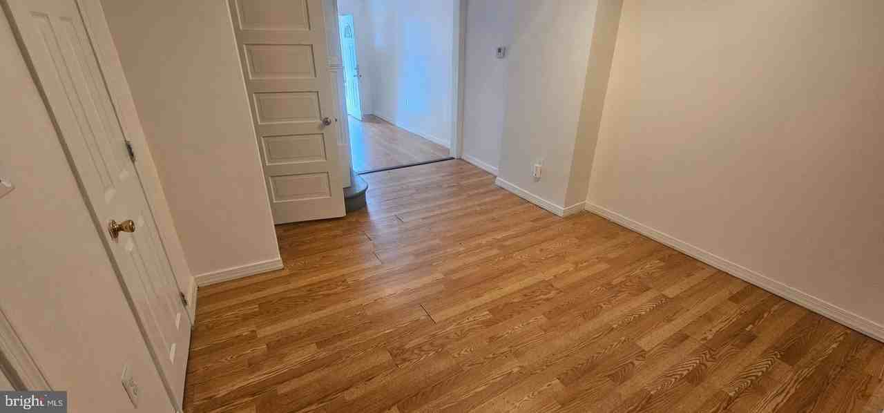 2548 Oswego Ave - Photo 5 of 26