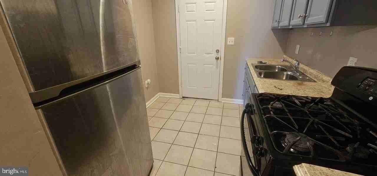 2548 Oswego Ave - Photo 7 of 26