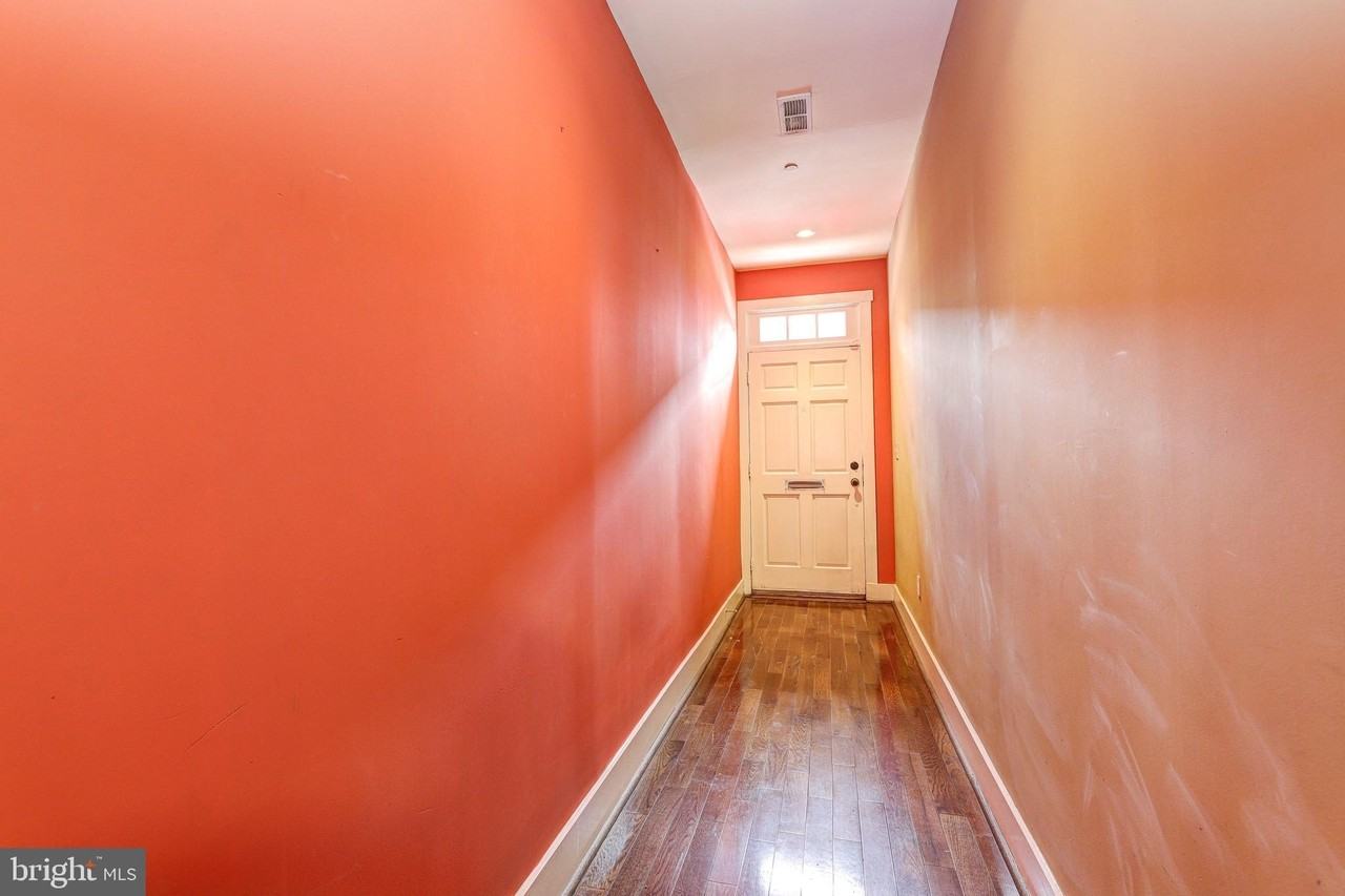 1724 Fleet St - Photo 2 of 27