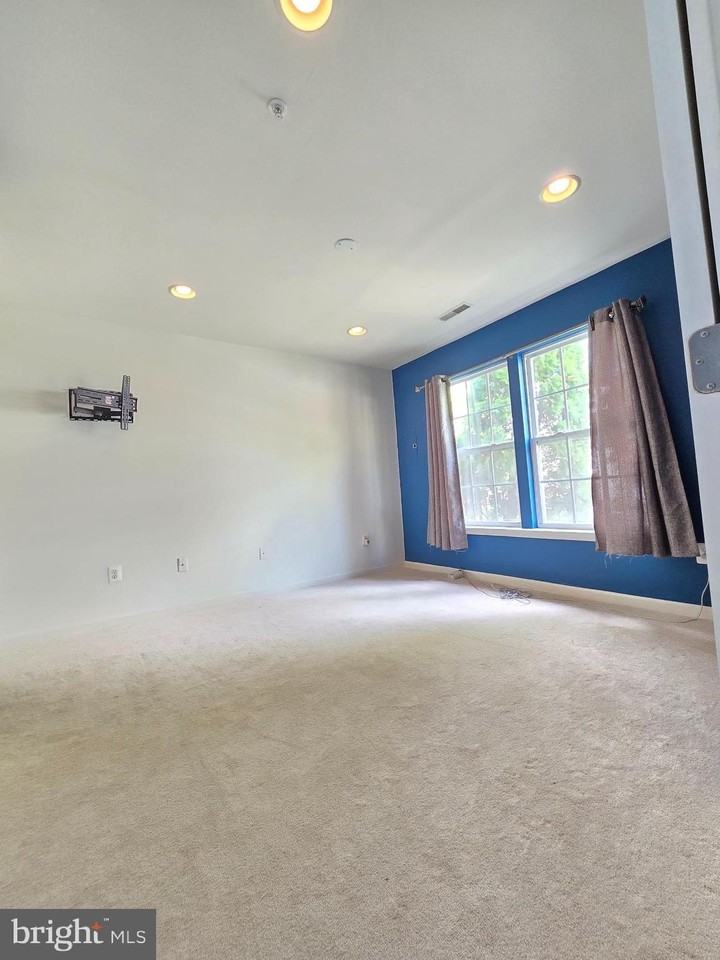 5033 Kemsley Rd - Photo 3 of 23