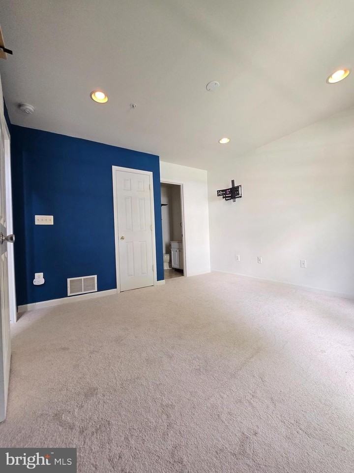 5033 Kemsley Rd - Photo 4 of 23