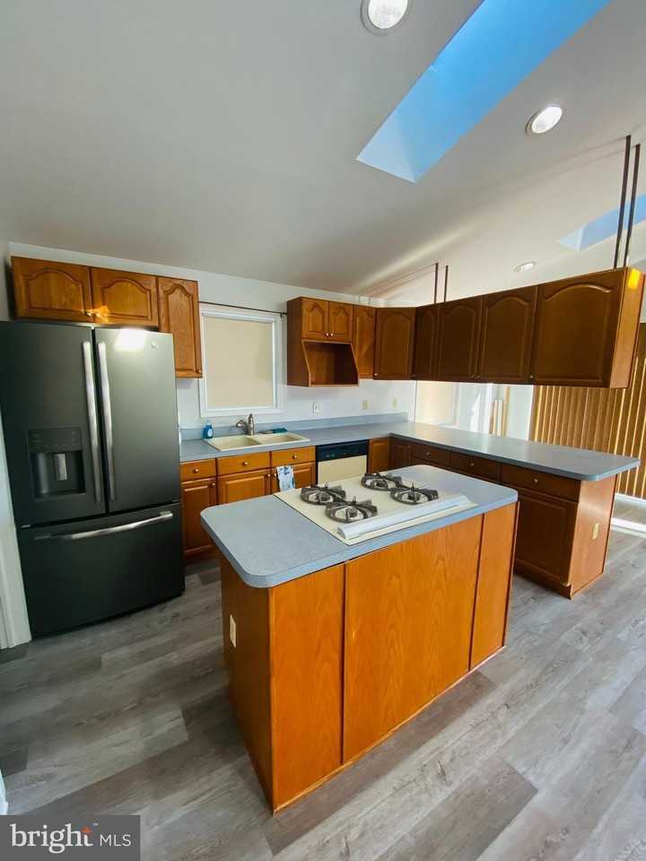 619 Franklin Ave - Photo 2 of 17
