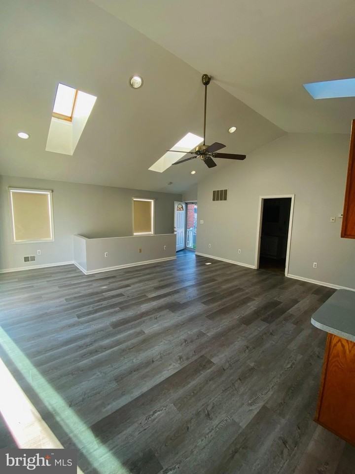 619 Franklin Ave - Photo 4 of 17