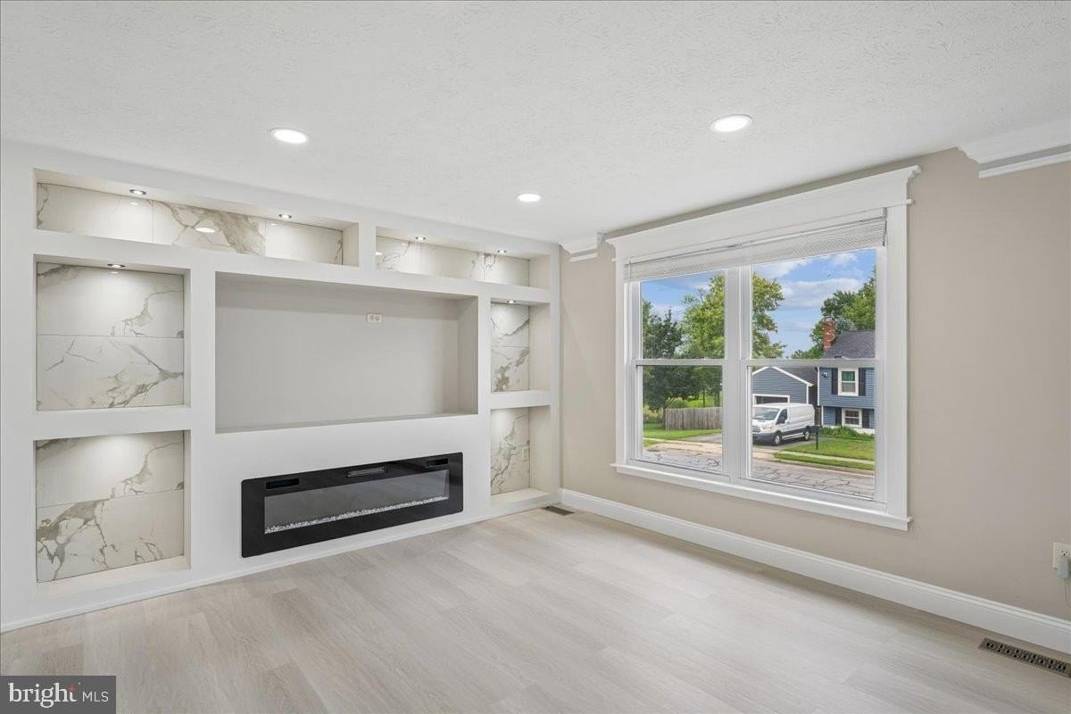 1315 Danberry Dr - Photo 3 of 30