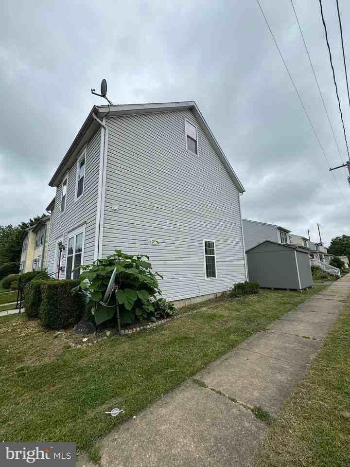 701 Green St - Photo 2 of 37