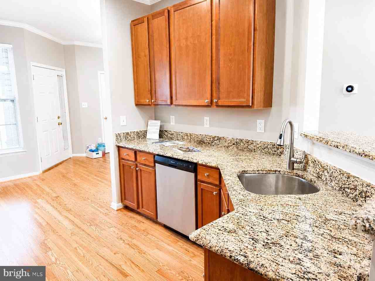 414 Granville Ct - Photo 6 of 50