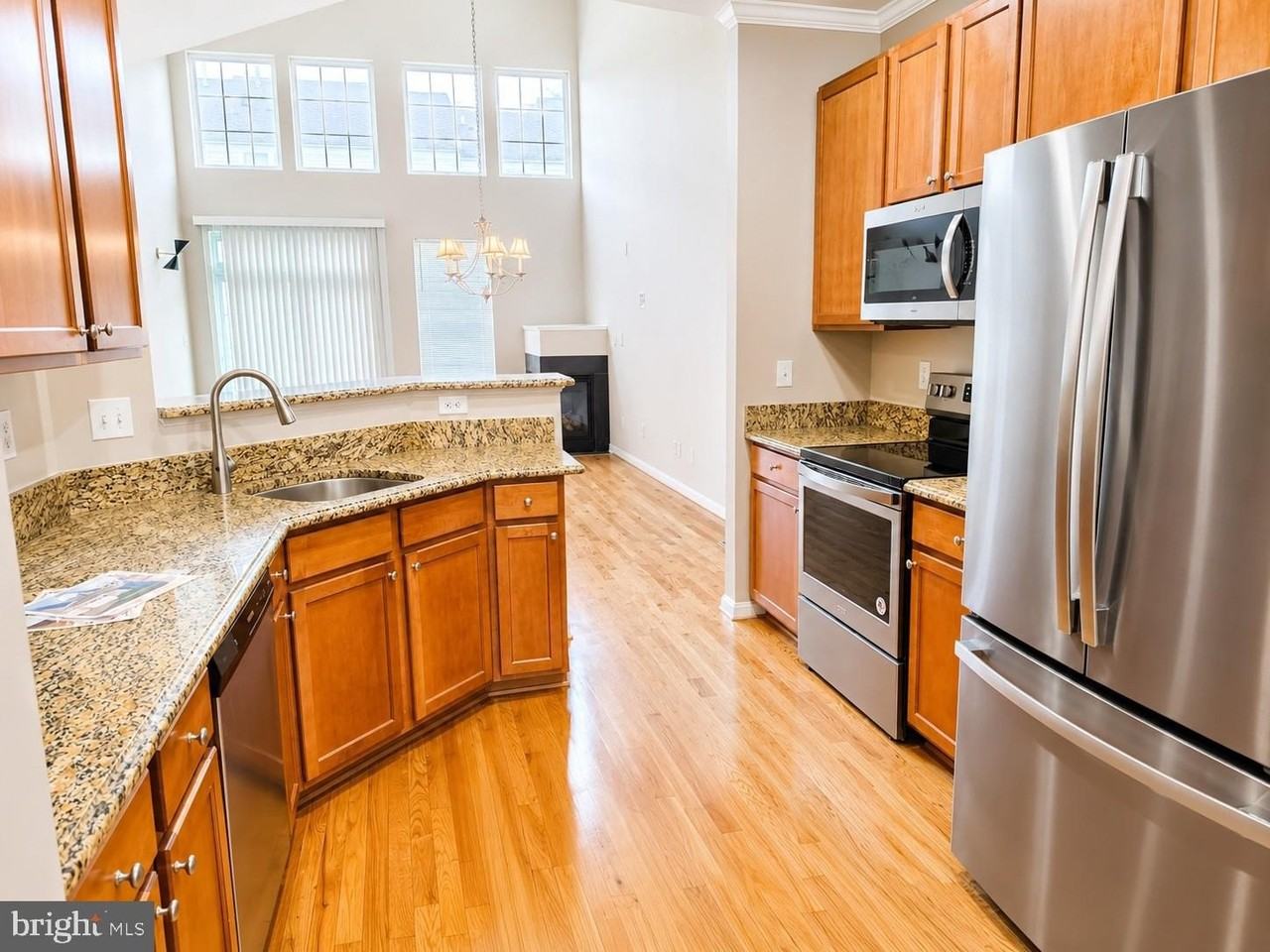 414 Granville Ct - Photo 7 of 50