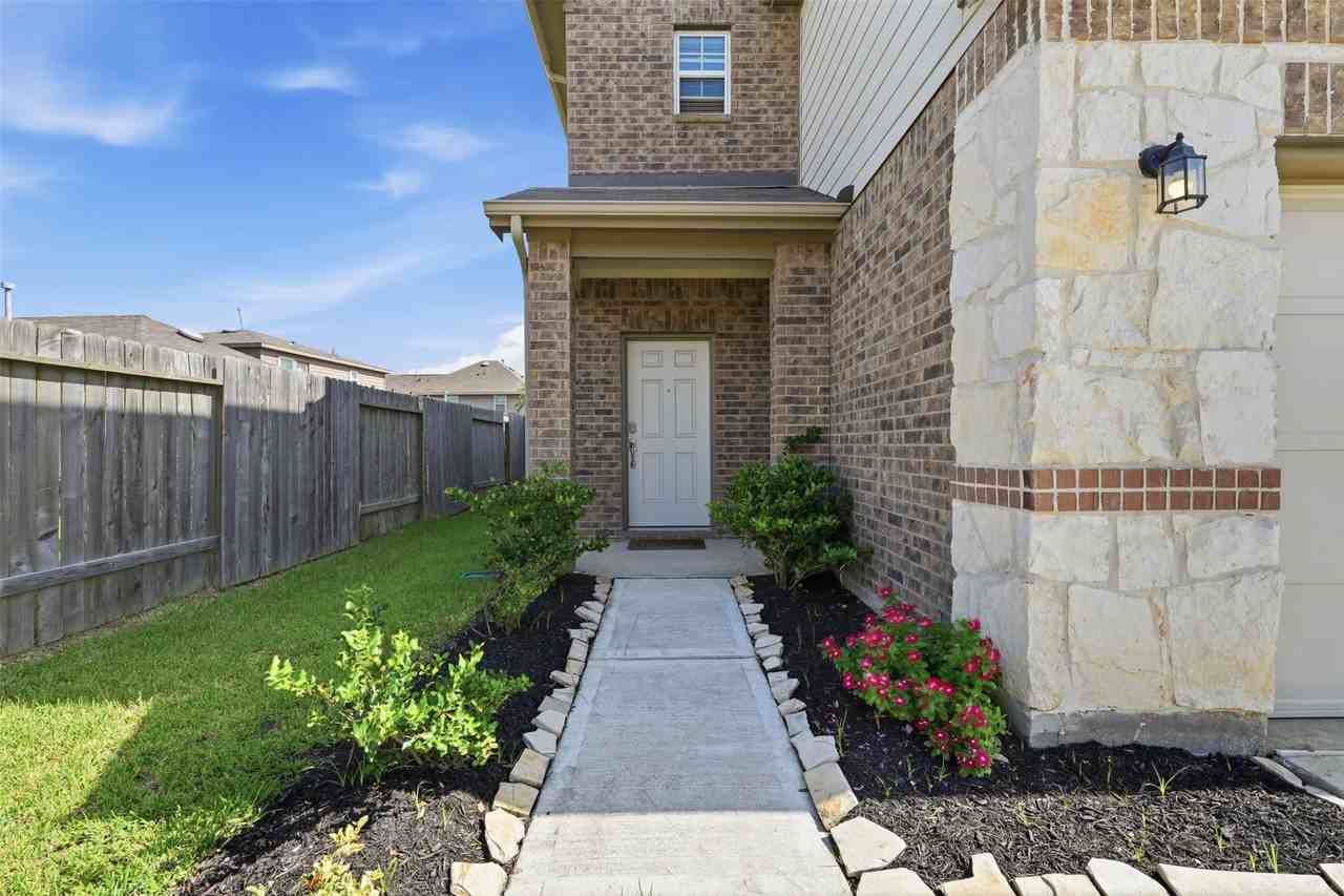 25626 Pannier Pl - Photo 2 of 31