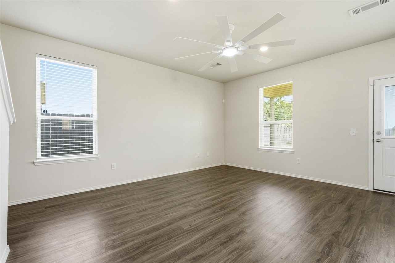 25626 Pannier Pl - Photo 7 of 31