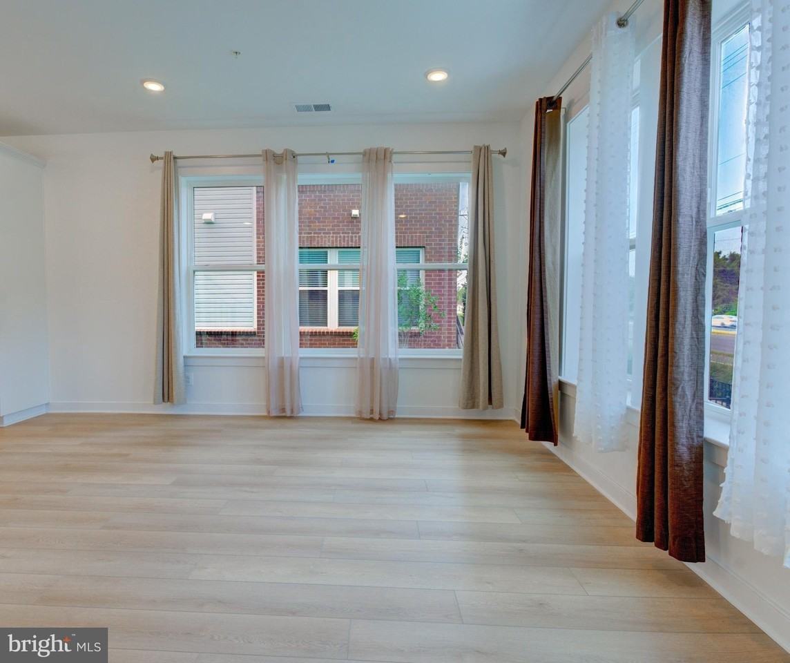 16108 Frederick Rd - Photo 3 of 49
