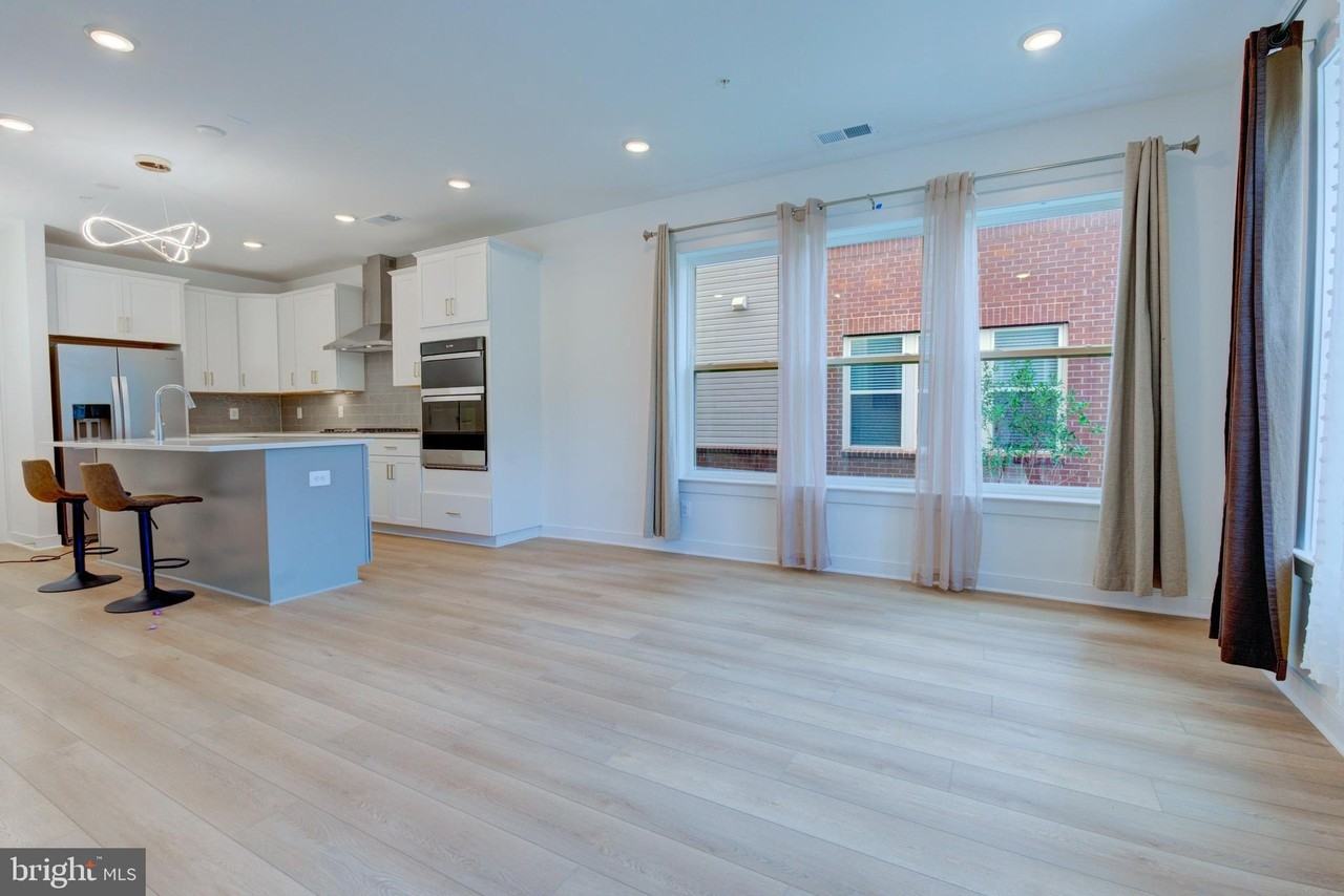 16108 Frederick Rd - Photo 4 of 49