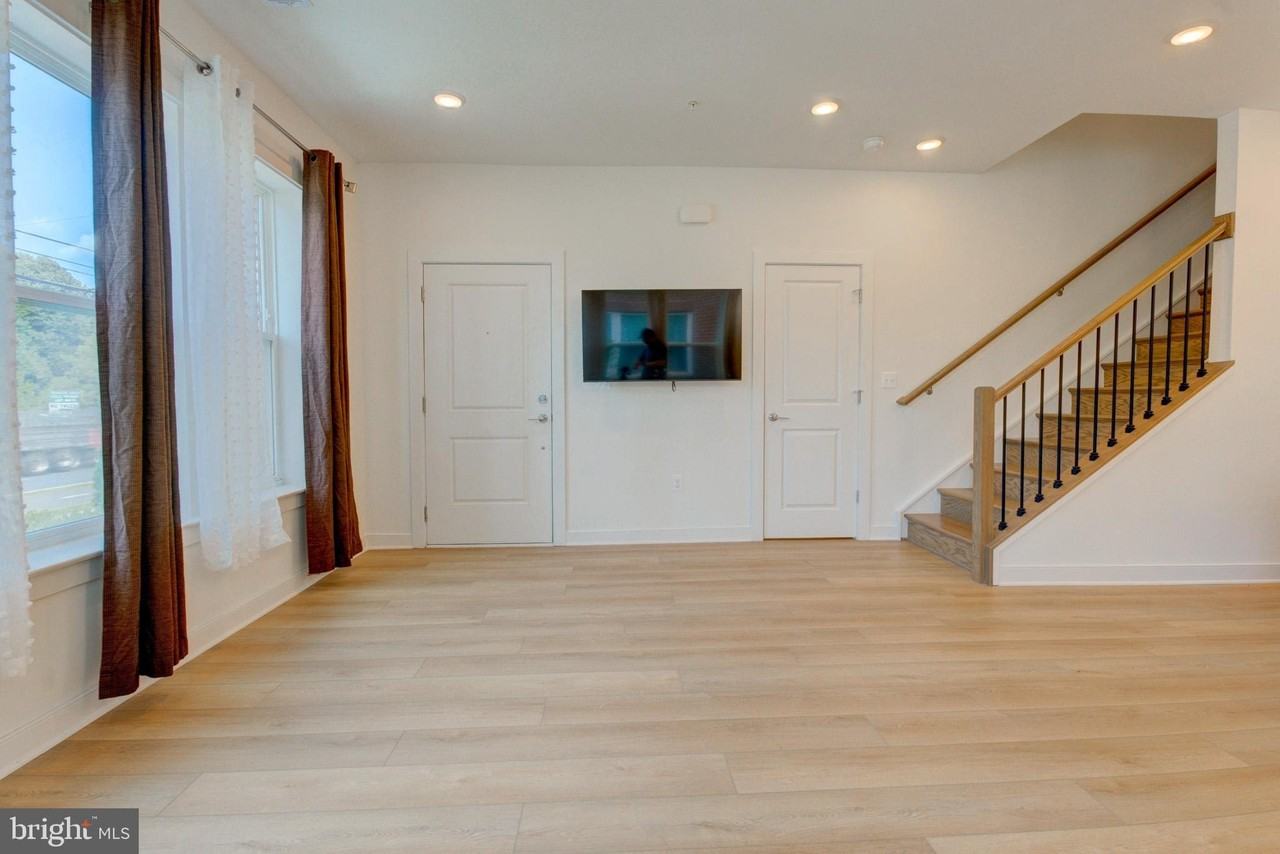 16108 Frederick Rd - Photo 6 of 49