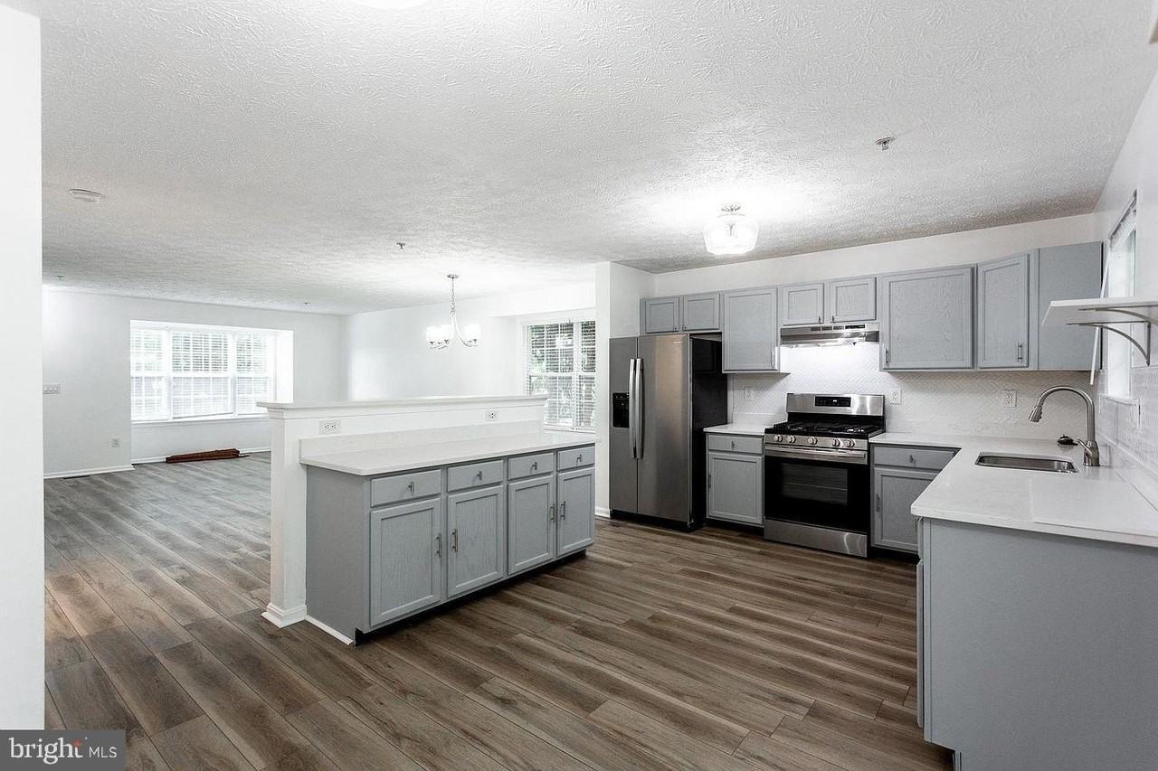 10400 Vista Gardens Dr - Photo 3 of 30