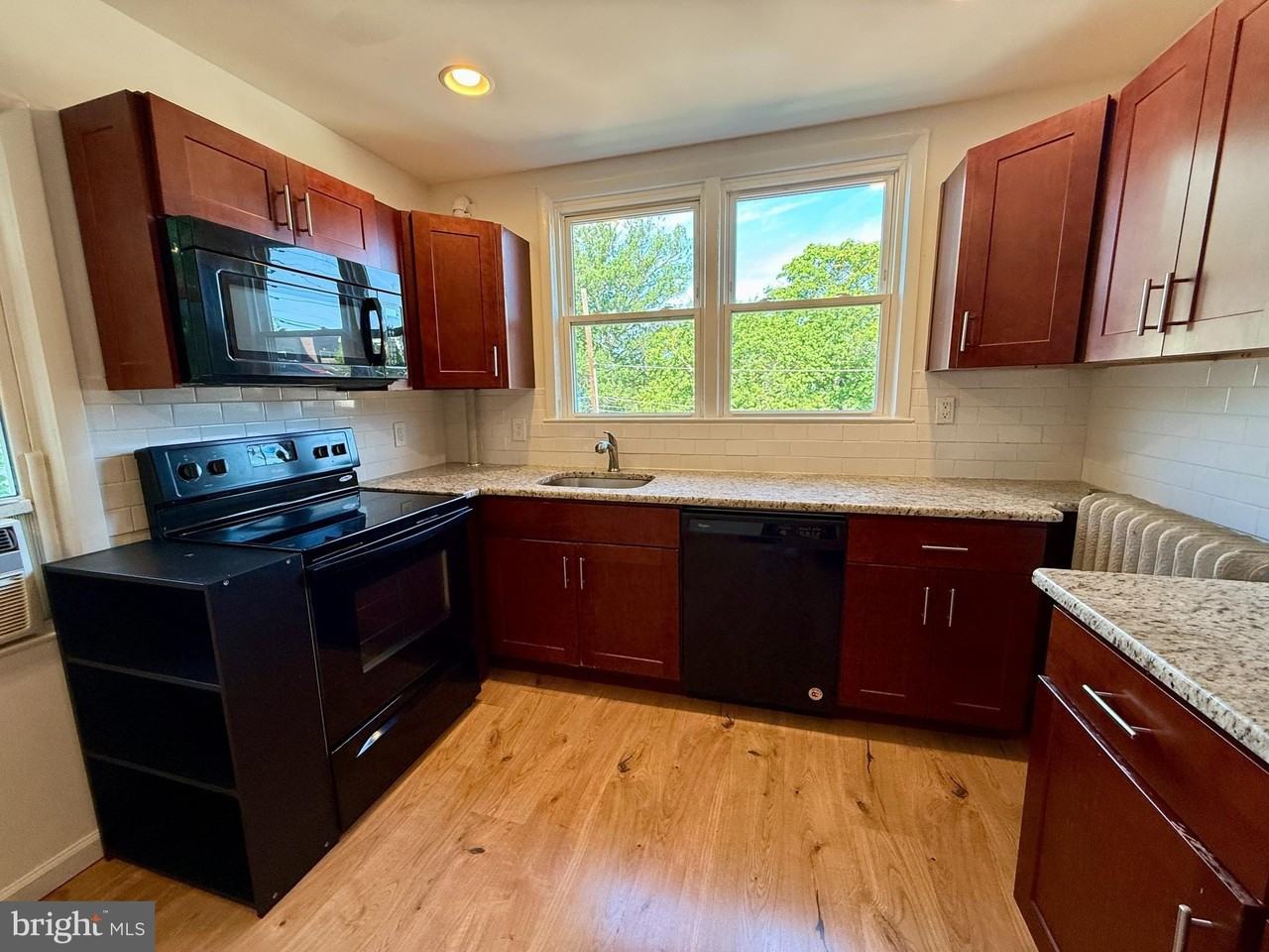 604 Atlantic Ave - Photo 4 of 16