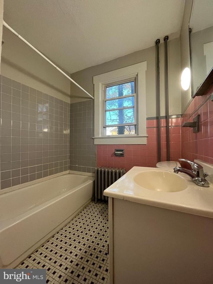 1100 Prospect St #1 - Photo 6 of 7