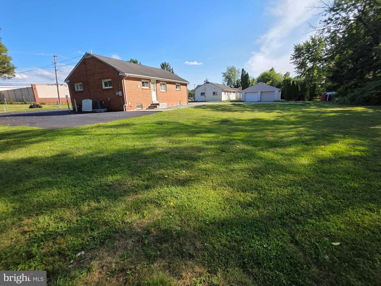 513 W Butler Ave - Photo 6 of 17