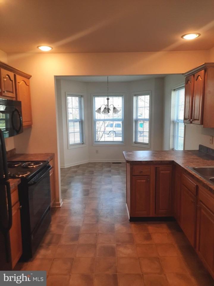 407 Mercury Dr - Photo 3 of 7