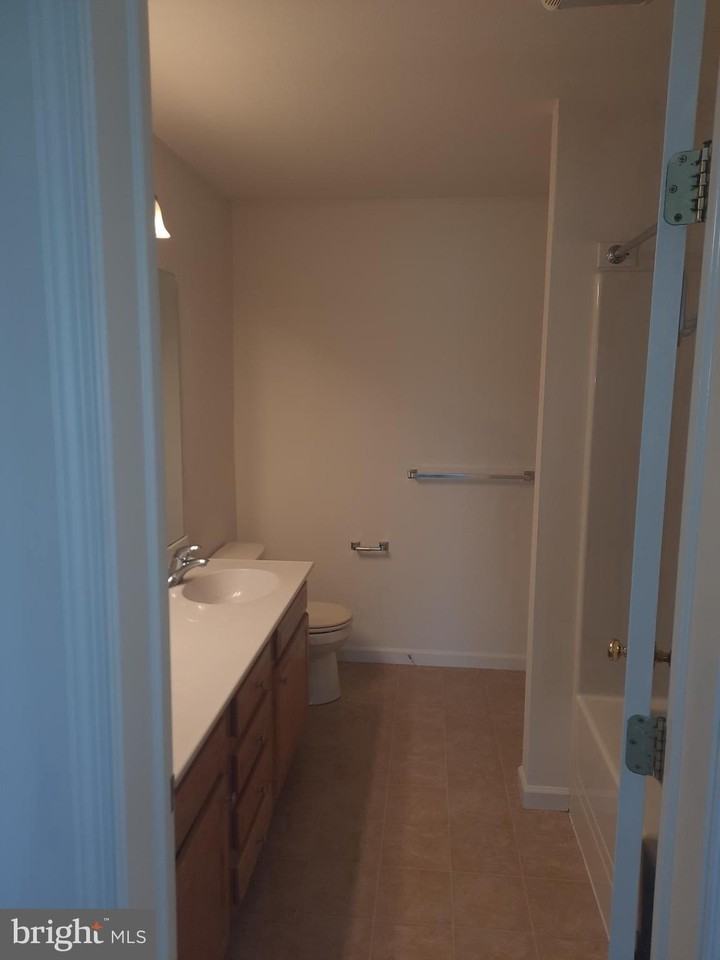 407 Mercury Dr - Photo 5 of 7