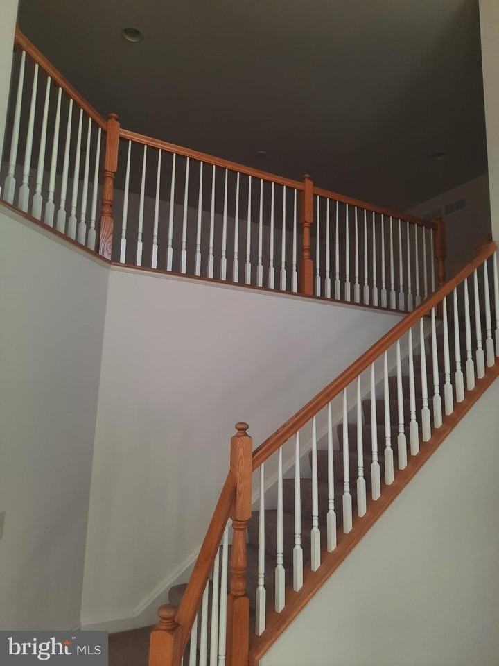 407 Mercury Dr - Photo 6 of 7