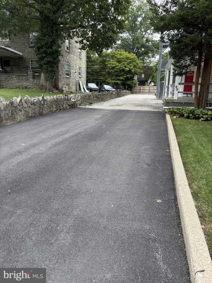 99 S Lansdowne Ave #D - Photo 2 of 10