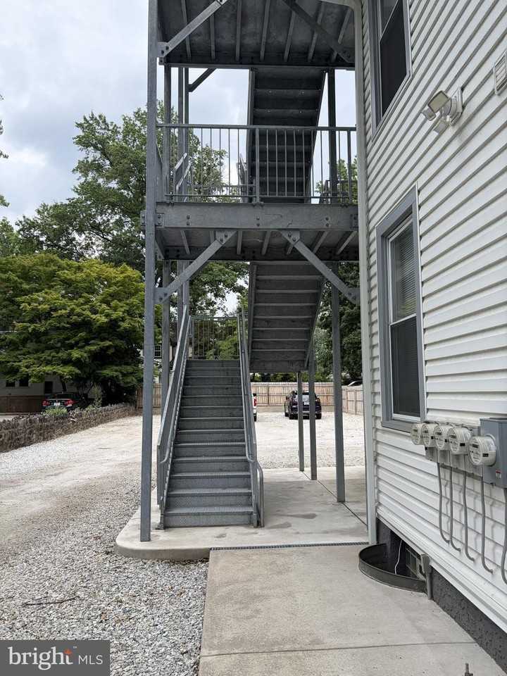 99 S Lansdowne Ave #D - Photo 5 of 10