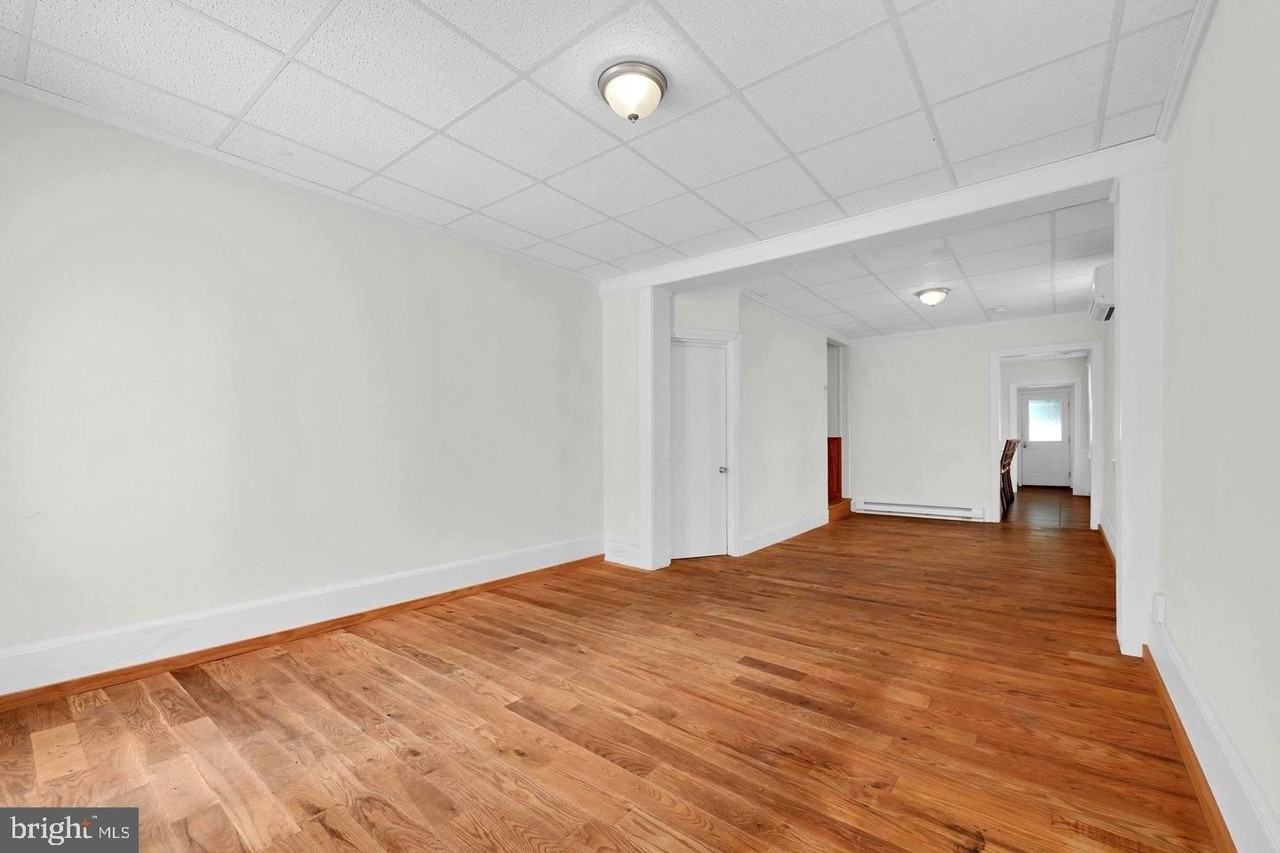 129 N Railroad St - Photo 5 of 19