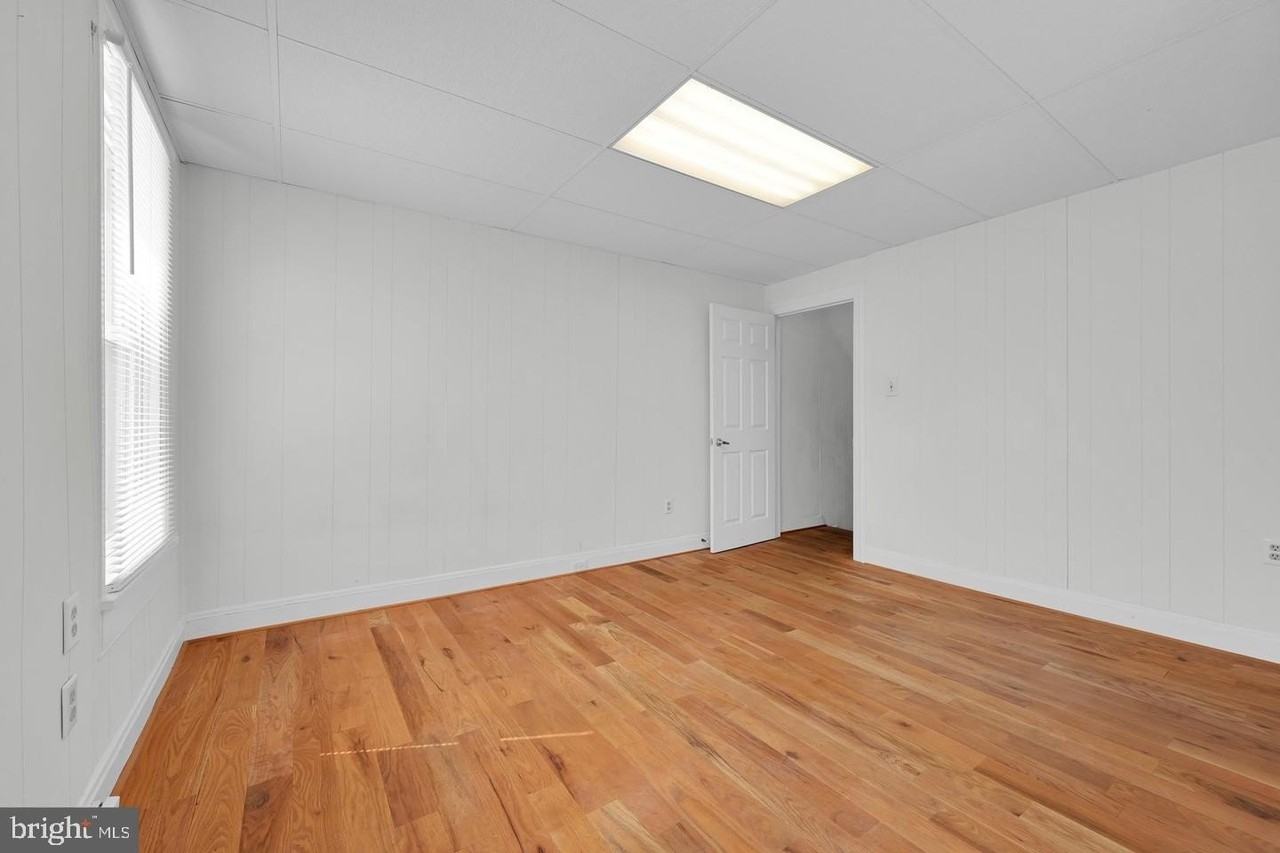 129 N Railroad St - Photo 6 of 19
