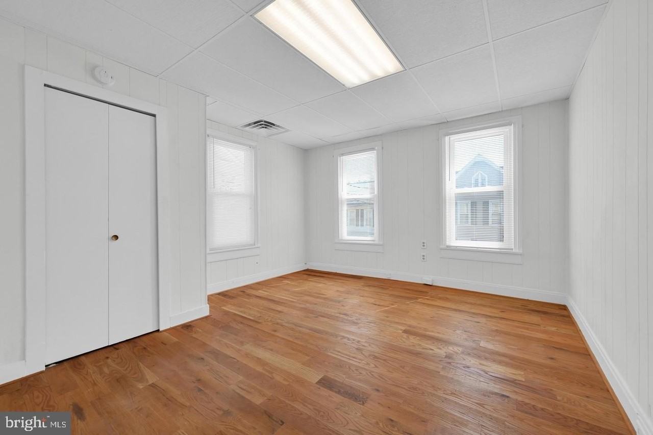 129 N Railroad St - Photo 7 of 19