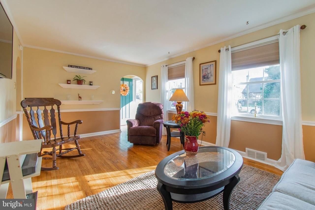 301 Central Ave - Photo 3 of 18