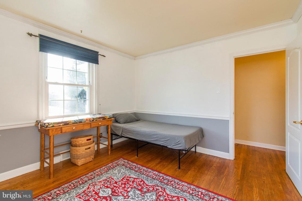 301 Central Ave - Photo 4 of 18