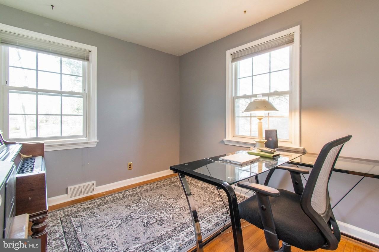 301 Central Ave - Photo 5 of 18