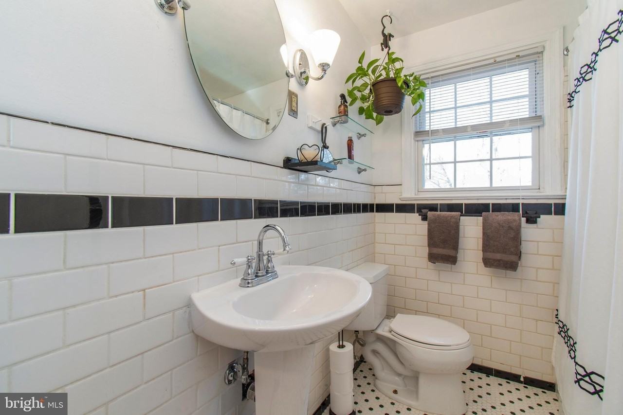 301 Central Ave - Photo 6 of 18