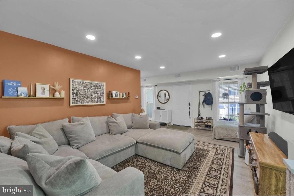 406 Middleton Pl - Photo 2 of 2