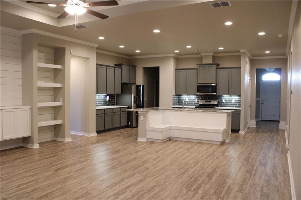 8026 Ventoso St - Photo 4 of 11
