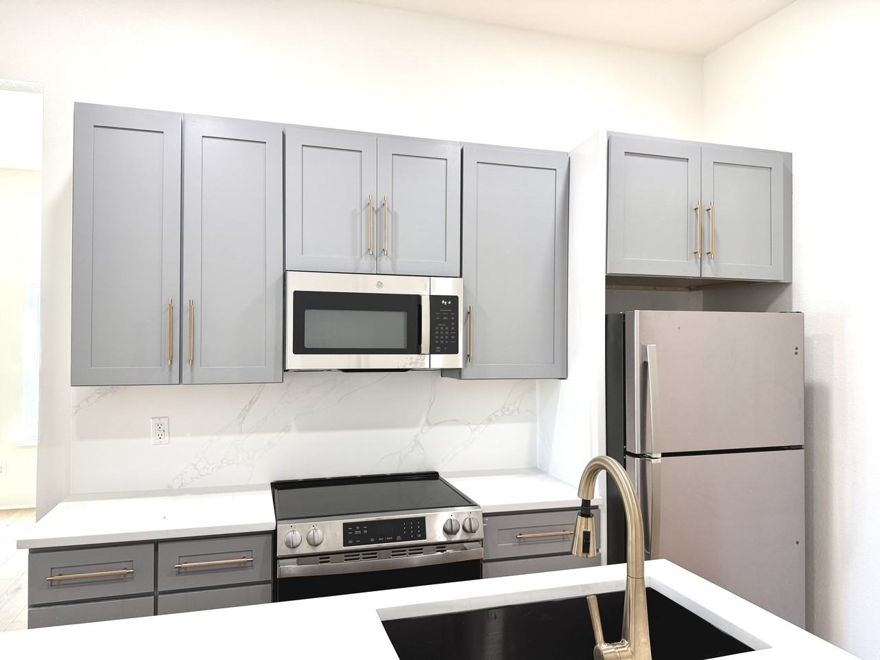 919 S Franklin Dr #1 - Photo 2 of 24
