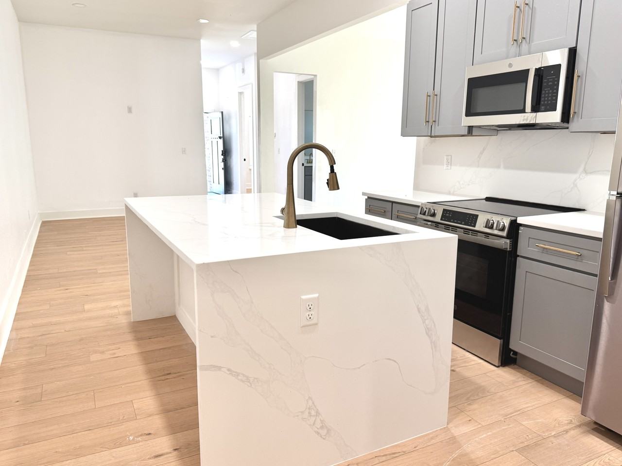 919 S Franklin Dr #1 - Photo 4 of 24